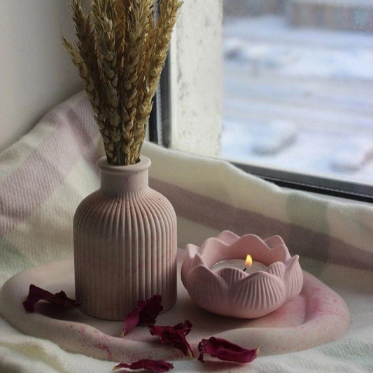 Vase+ Lotus Flower
